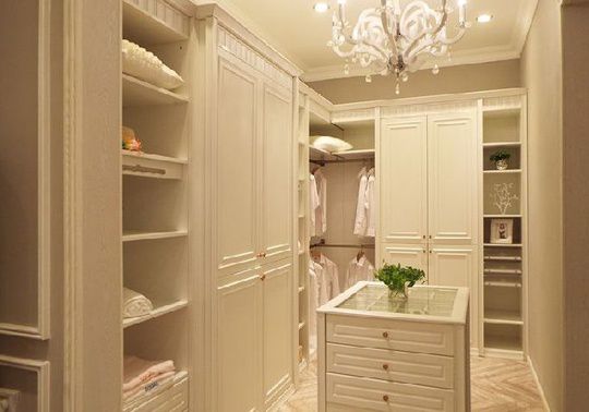 定制衣柜有哪些講究 不同人群定制衣柜有講究