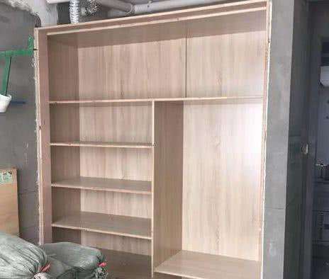 找品牌定制家具還是讓木工自制的好？